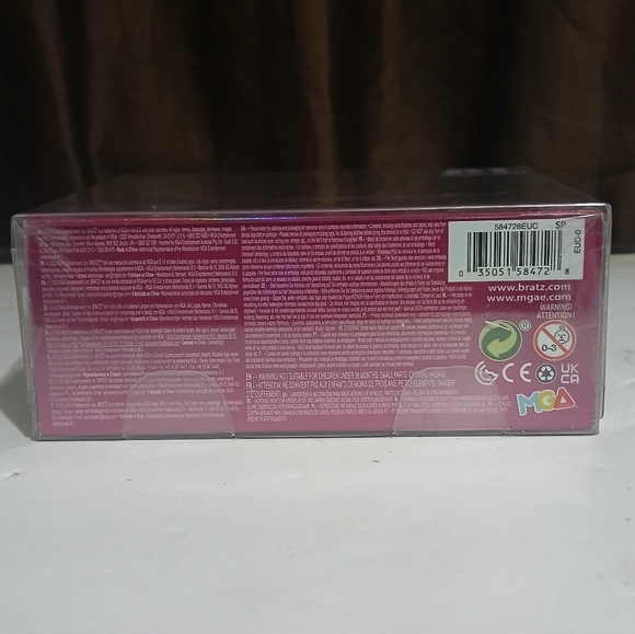 Bratz Girls Nite Out 21st Birthday Edition doll Yasmin (NEW) - Picture 12 of 12